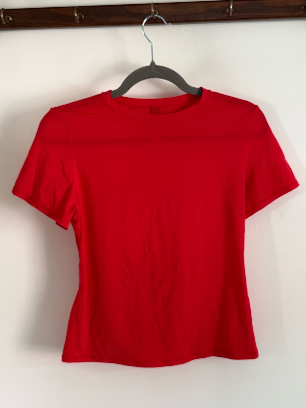 SKIMS Fits Everybody T-Shirt in Cherry Red Size Large